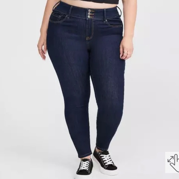 Torrid Skinny Super Soft High Rise Jegging- 16 short dark wash - Picture 4 of 5